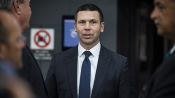 Παραιτήθηκε ο υπηρεσιακός υπουργός Εσωτερικής Ασφαλείας των ΗΠΑ