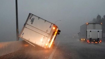 Συναγερμός στην Ιαπωνία για το πέρασμα τυφώνα – Χιλιάδες πολίτες εγκαταλείπουν τα σπίτια τους