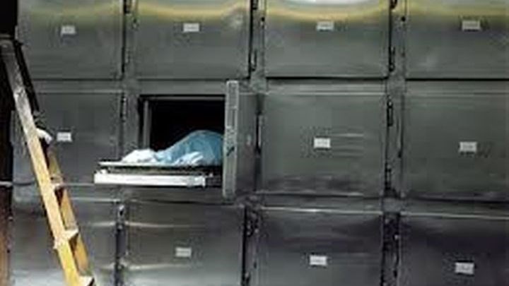 Ζευγάρι από την Καβάλα κήδεψε τα δύο αδέλφια που είχαν μείνει στα αζήτητα