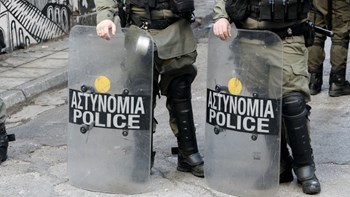 Επίθεση με πέτρες κατά αστυνομικών στα Εξάρχεια