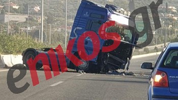 Τροχαίο με τράκτορα στην Πάτρα – Κατέληξε στο προστατευτικό κιγκλίδωμα – ΦΩΤΟ αναγνώστη