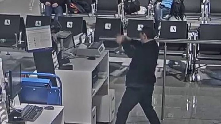 Έχασε την πτήση του επειδή «τα έπινε» σε lounge bar και «έσπασε» το αεροδρόμιο – ΒΙΝΤΕΟ