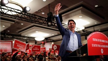 Γιατί εμφανίστηκε με αλεξίσφαιρο γιλέκο ο Τζάστιν Τριντό – ΦΩΤΟ