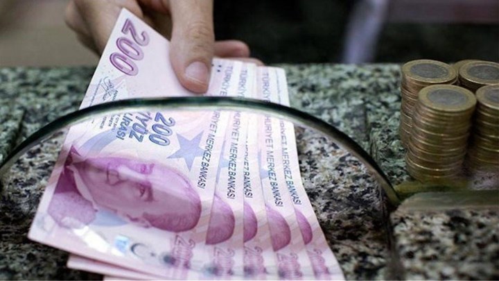 “Όβίδα” στην τουρκική οικονομία οι απειλές κυρώσεων: “Γκρεμίζεται” η λίρα, πτώση και στο χρηματιστήριο