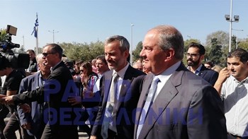 Θερμή υποδοχή του Κώστα Καραμανλή στο δημαρχείο Θεσσαλονίκης – Το δώρο που του χάρισε ο δήμαρχος – ΦΩΤΟ – ΒΙΝΤΕΟ
