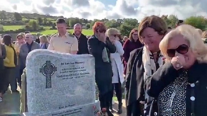 Γέλια μέχρι δακρύων σε κηδεία: “Αναστήθηκε” νεκρός και ζητούσε να τον βγάλουν από το φέρετρο – ΦΩΤΟ -ΒΙΝΤΕΟ