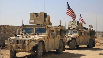 Πληροφορίες ότι τα αμερικανικά στρατεύματα έλαβαν εντολή να εγκαταλείψουν τη βόρεια Συρία