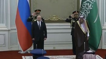 Δεν πίστευε στα… αυτιά του ο Πούτιν: Ακούστε το… remix του εθνικού ύμνου της Ρωσίας από τους Σαουδάραβες – ΒΙΝΤΕΟ