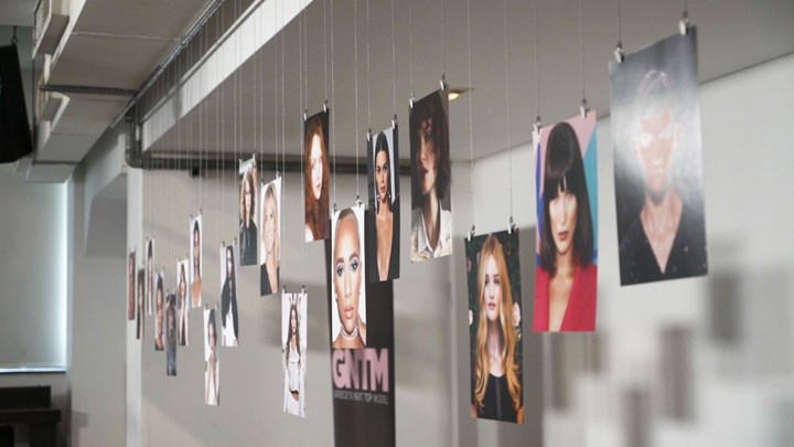 Δείτε τη μεταμόρφωση των κοριτσιών του GNTM – Κλάματα και αντιδράσεις για τα κουρέματα – BINTEO