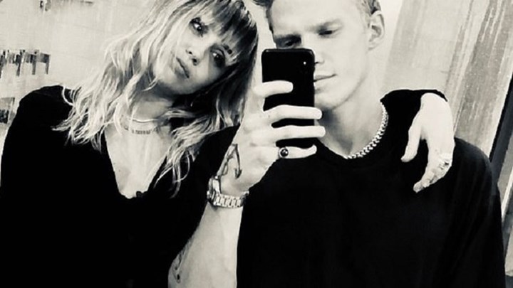 Αποκαλύψεις από τη Μάιλι Σάιρους για τη σεξουαλική της ζωή – ΦΩΤΟ