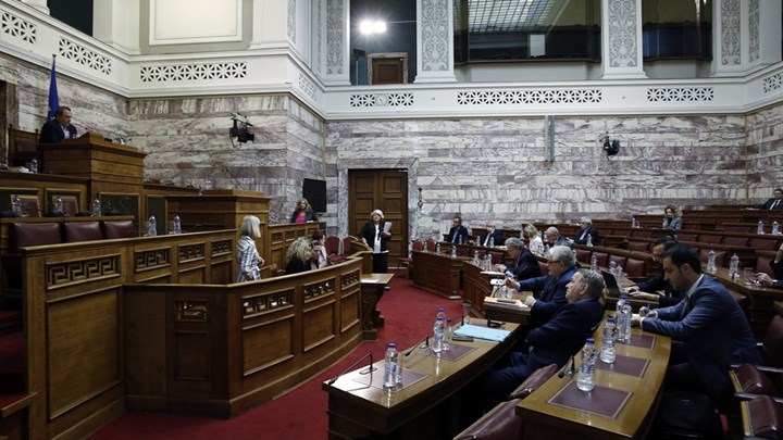 Προαναγγελία συνταγματικής ρύθμισης για την ψήφο των αποδήμων – Παράταση των εργασιών ζητεί η Επιτροπή Αναθεώρησης του Συντάγματος