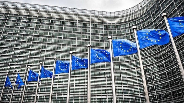 Κομισιόν για προσφυγικό: Ανησυχία για την κατάσταση στα νησιά, έκκληση για επείγουσα δράση