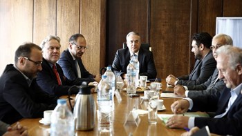 Ψήφος αποδήμων: Τη Δευτέρα η νέα συνεδρίαση της διακομματικής επί τεσσάρων σημείων – Η “κόκκινη γραμμή” της κυβέρνησης