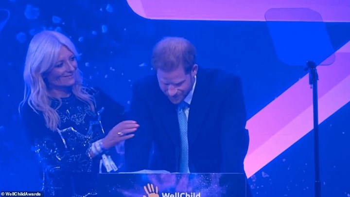 Λύγισε στη σκηνή ο πρίγκιπας Χάρι – Δείτε γιατί – ΒΙΝΤΕΟ