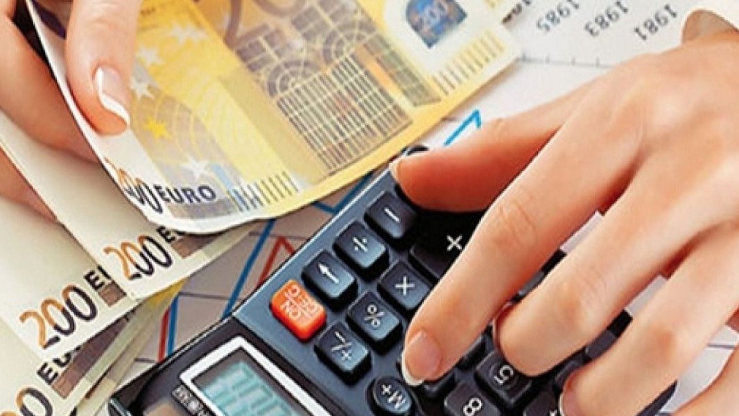 Μείωση 5% της προκαταβολής φόρου για τις επιχειρήσεις