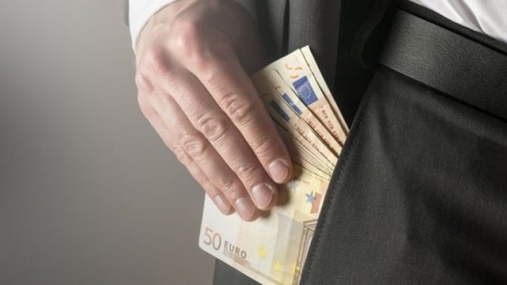 Ζήτησαν 500 ευρώ για να διευκολύνουν τη διαδικασία έκδοσης οικοδομικής αδείας