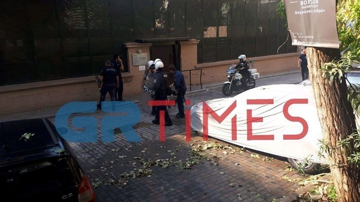 Δώδεκα συλλήψεις για την εισβολή στο τουρκικό προξενείο στη Θεσσαλονίκη