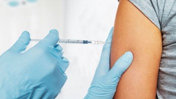 Ο ΕΟΦ για τα αντιγριπικά εμβόλια: Δεν υπάρχει «ανεπάρκεια» ή «μη διαθεσιμότητα»