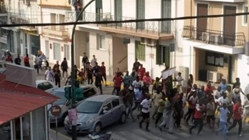 Πορεία διαμαρτυρίας μεταναστών στη Σάμο – ΦΩΤΟ – ΒΙΝΤΕΟ