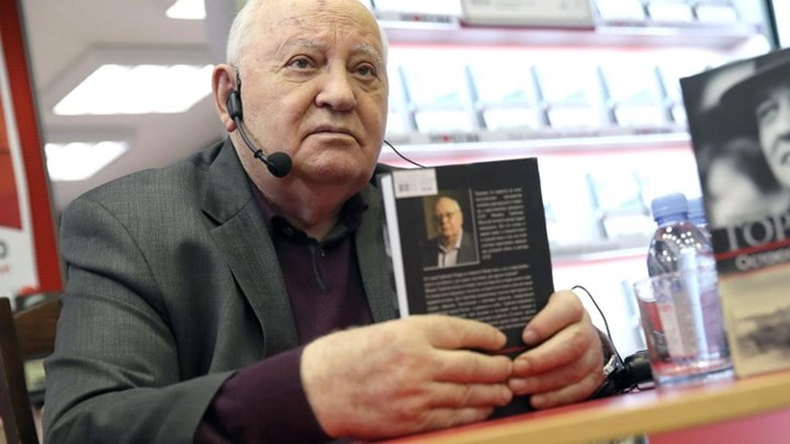 Προειδοποιήσεις Γκορμπατσόφ: Παρασυρόμαστε σε μια επικίνδυνη εποχή στρατιωτικοποίησης της πολιτικής