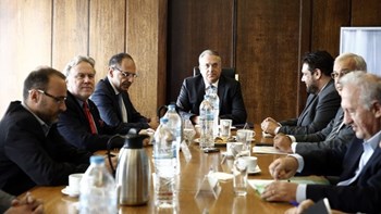 Βήματα συναίνεσης για την ψήφο των αποδήμων: Τι προτείνει η κυβέρνηση, τι θα επιδιώξει ο ΣΥΡΙΖΑ