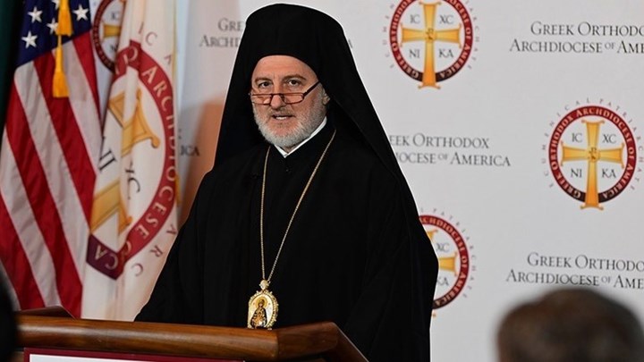 Στο πλευρό του μικρού Παναγιώτη-Ραφαήλ ο Αρχιεπίσκοπος Αμερικής