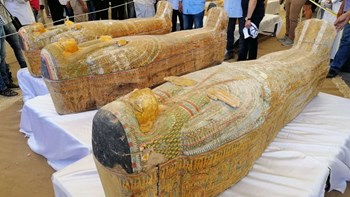 Εντυπωσιακό εύρημα στο Λούξορ – Αρχαιολόγοι έφεραν στο φως 30 ξύλινες σαρκοφάγους με μούμιες – ΒΙΝΤΕΟ