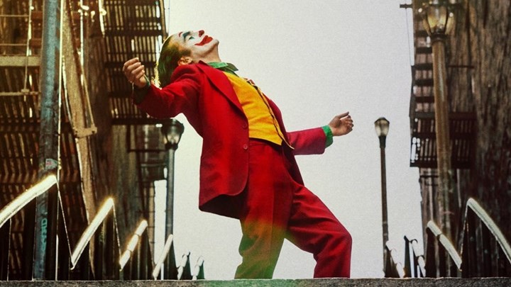 Σάλος με την αστυνομική έφοδο σε κινηματογράφους για την ταινία “Τζόκερ” – Όλες οι αντιδράσεις