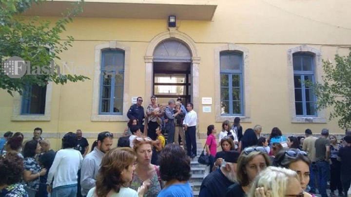 Στη φυλακή ο πατέρας για τον ξυλοδαρμό της δασκάλας στα Χανιά – Προκλητικός στην απολογία του: Μισή ντροπή δική της, μισή δική μου