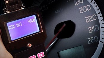 “Μάστιγα” τα πειραγμένα κοντέρ σε μεταχειρισμένα αυτοκίνητα – Τι προτείνουν τα ΚΤΕΟ