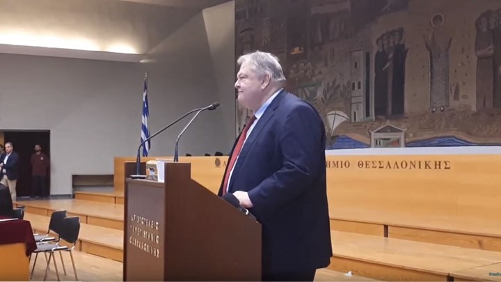 Με χειροκροτήματα υποδέχθηκαν τον Βενιζέλο στο ΑΠΘ -ΦΩΤΟ -ΒΙΝΤΕΟ