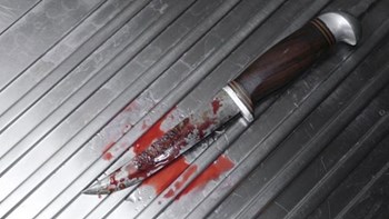 Θύμα μαχαιρώματος έβγαλε το μαχαίρι από το στομάχι και σκότωσε τον δράστη