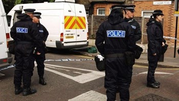 Η αστυνομία βρήκε 9 ανθρώπους ζωντανούς στο πίσω μέρος ενός φορτηγού στο Κεντ