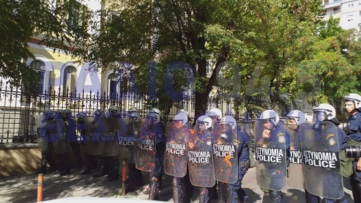 Συγκρούσεις και χημικά στην πορεία φοιτητών στη Θεσσαλονίκη – ΒΙΝΤΕΟ
