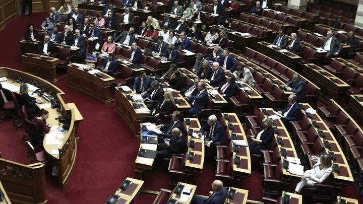 Πέρασε με 165 «ναι» το αναπτυξιακό νομοσχέδιο – Αντιπαράθεση Τσίπρα – Γεωργιάδη – ΒΙΝΤΕΟ