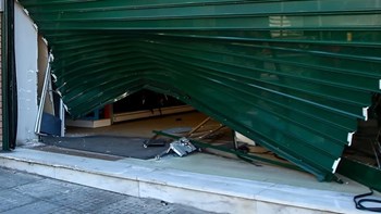 Νέο χτύπημα μετά την εξάρθρωση της σπείρας – “Μπούκαραν” με αυτοκίνητο σε κοσμηματοπωλείο στην Αρτεμίδα – ΒΙΝΤΕΟ