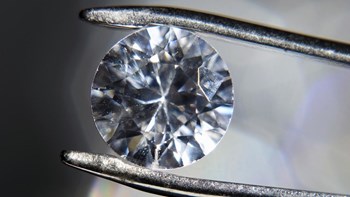 Έκλεψαν διαμάντι αξίας 1,6 εκατ. ευρώ από έκθεση στη Γιοκοχάμα – Ανθρωποκυνηγητό για να εντοπιστούν οι δράστες