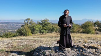 Χάκερ επιτέθηκαν στο κανάλι του “παπά- drone” – Ανέβασαν ροζ βίντεο –  ΦΩΤΟ