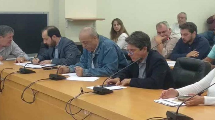 Σάλος με δήλωση αντιδήμαρχου στο Ναύπλιο: Το Πάσχα εγώ να σουβλίζω αρνί και οι μετανάστες σκύλους – ΒΙΝΤΕΟ