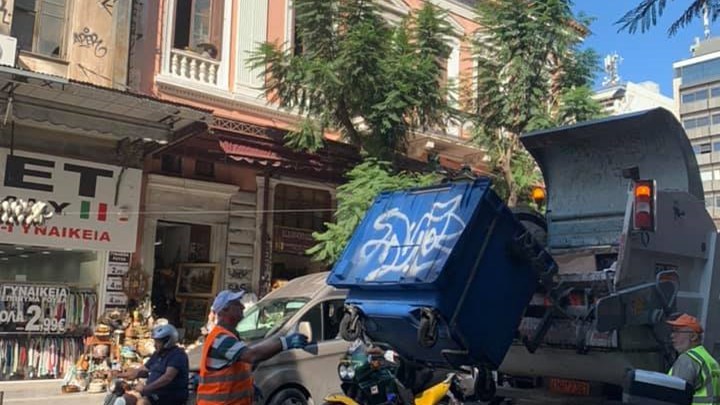 Με εντατικούς ρυθμούς η αποκομιδή απορριμμάτων στην Αθήνα