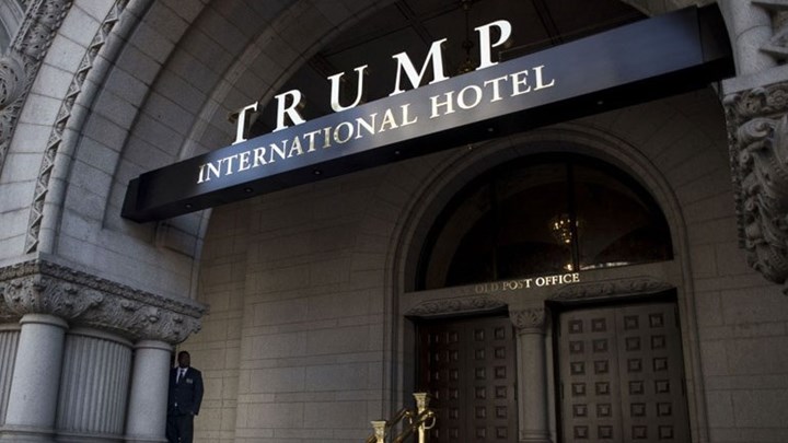 Το Διεθνές Ξενοδοχείο Τραμπ σκέφτεται να πουλήσει ο πρόεδρος των ΗΠΑ