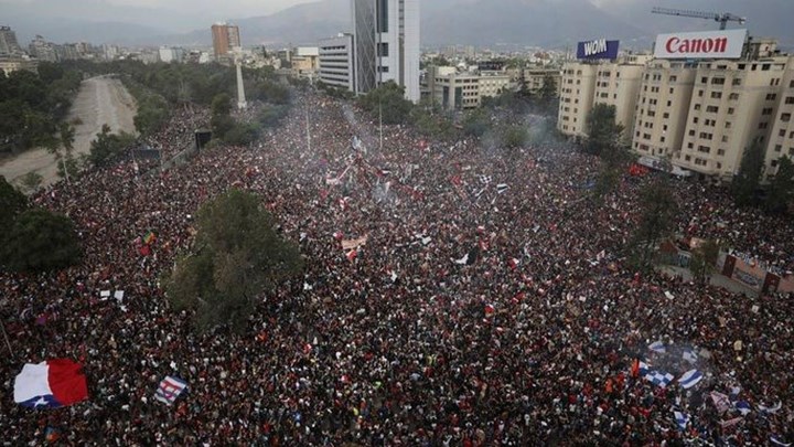 Πάνω από ένα εκατομμύριο διαδηλωτές στους δρόμους της Χιλής – Δεν σημειώθηκαν επεισόδια