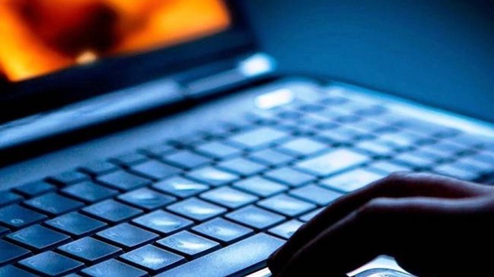 Αναζητούσαν έφηβη επί έναν χρόνο και την εντόπισαν να πρωταγωνιστεί σε “ροζ” βίντεο