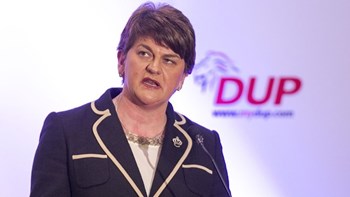 Νέο επεισόδιο στο Brexit – Συνεδριάζει το DUP