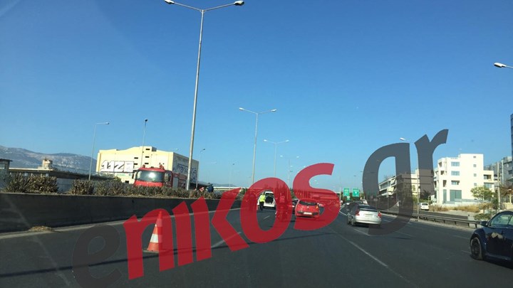 Φωτιά στην Εθνική Οδό Αθηνών-Λαμίας – ΤΩΡΑ – ΦΩΤΟ αναγνώστη