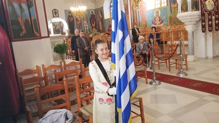 Παρέλαση με μόνο μία μαθήτρια στον Απόλλωνα Νάξου – ΦΩΤΟ – ΒΙΝΤΕΟ