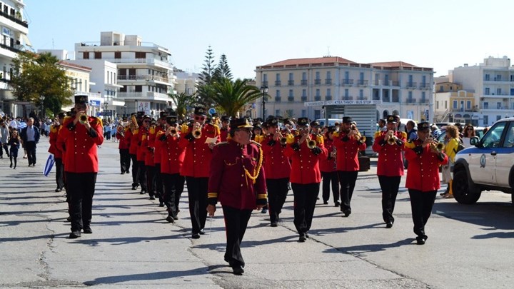 Το “Μακεδονία ξακουστή” στην παρέλαση της Τήνου – BINTEO