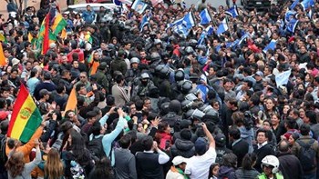Νέες διαδηλώσεις στη Βολιβία – Τουλάχιστον 30 τραυματίες