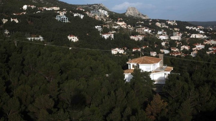 Έρχονται παράταση έξι μηνών και μόνιμη λύση για τα αυθαίρετα – Τι σχεδιάζει το υπουργείο Περιβάλλοντος