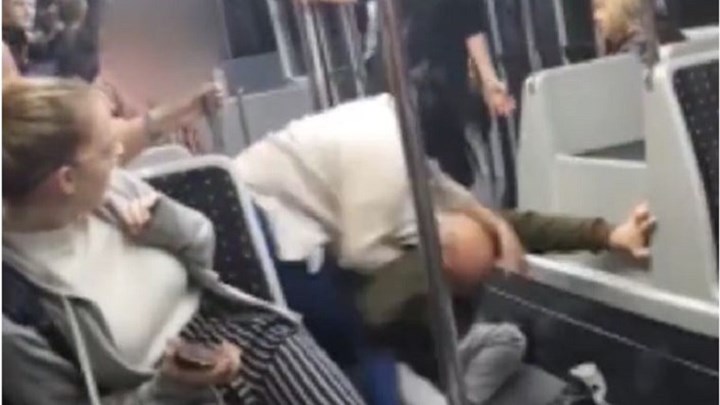 Σοκαριστικό βίντεο: Μεθυσμένο ζευγάρι έπαιξε άγριο ξύλο μετά την πτήση